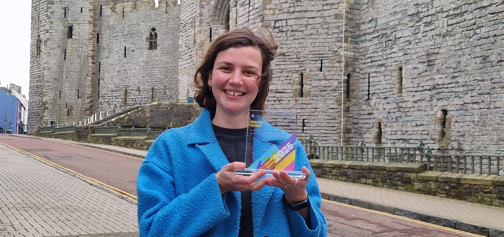 Gwenno holding her award